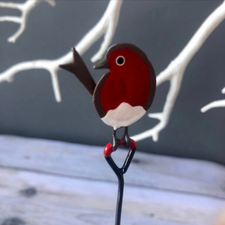 Robin on spade ornament by Shoeless Joe