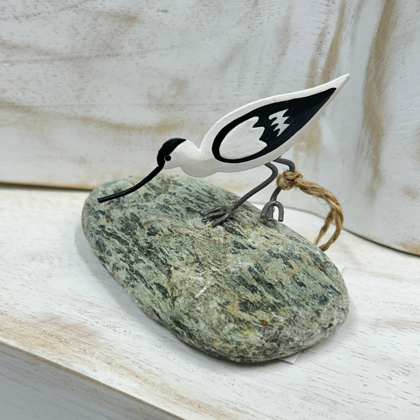 Avocet on pebble ornament 9328