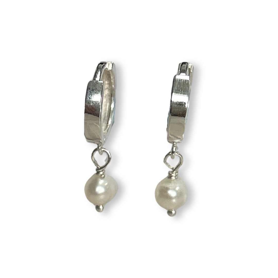 Huggie Hoop earrings with pearl drop