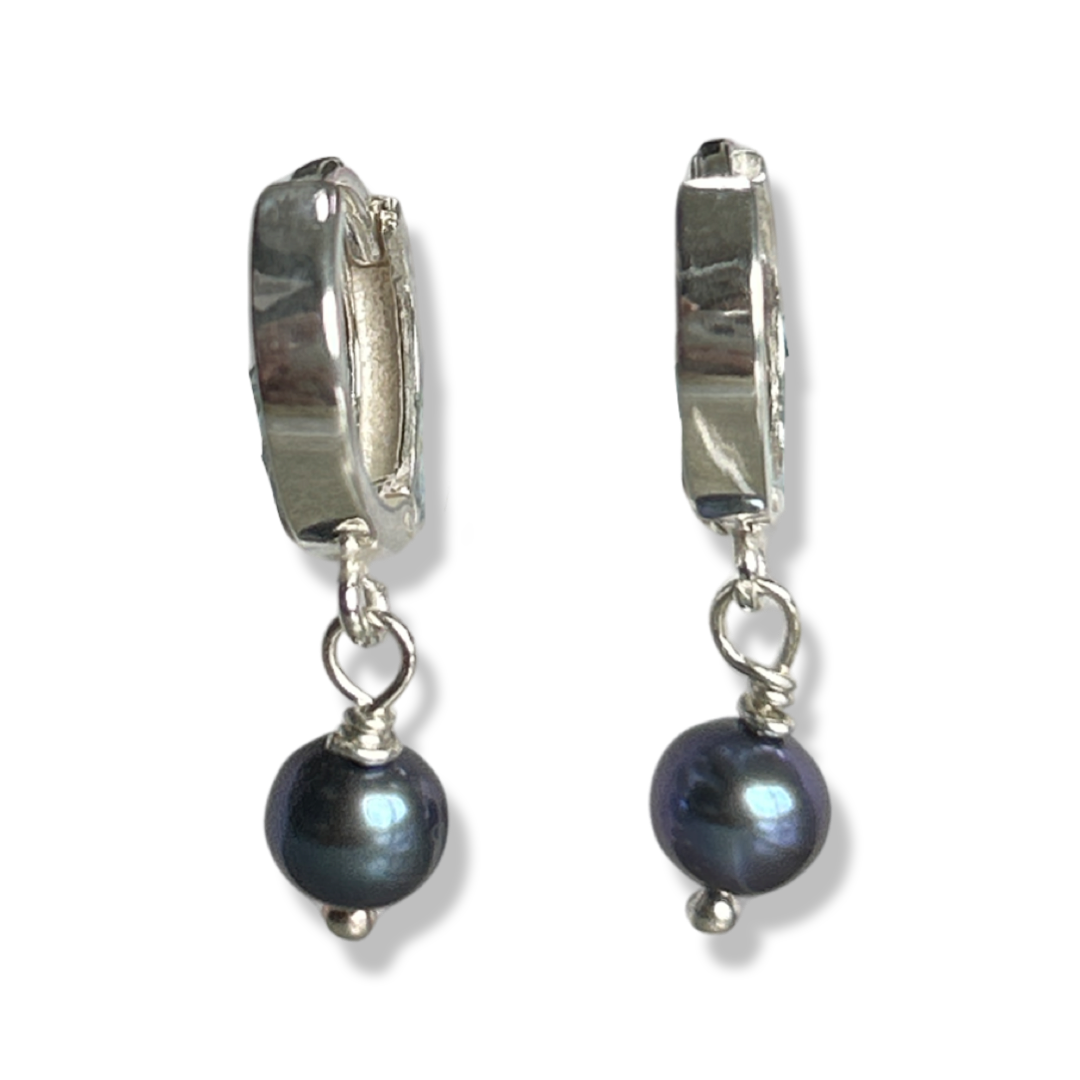 Huggie Hoop earrings with pearl drop