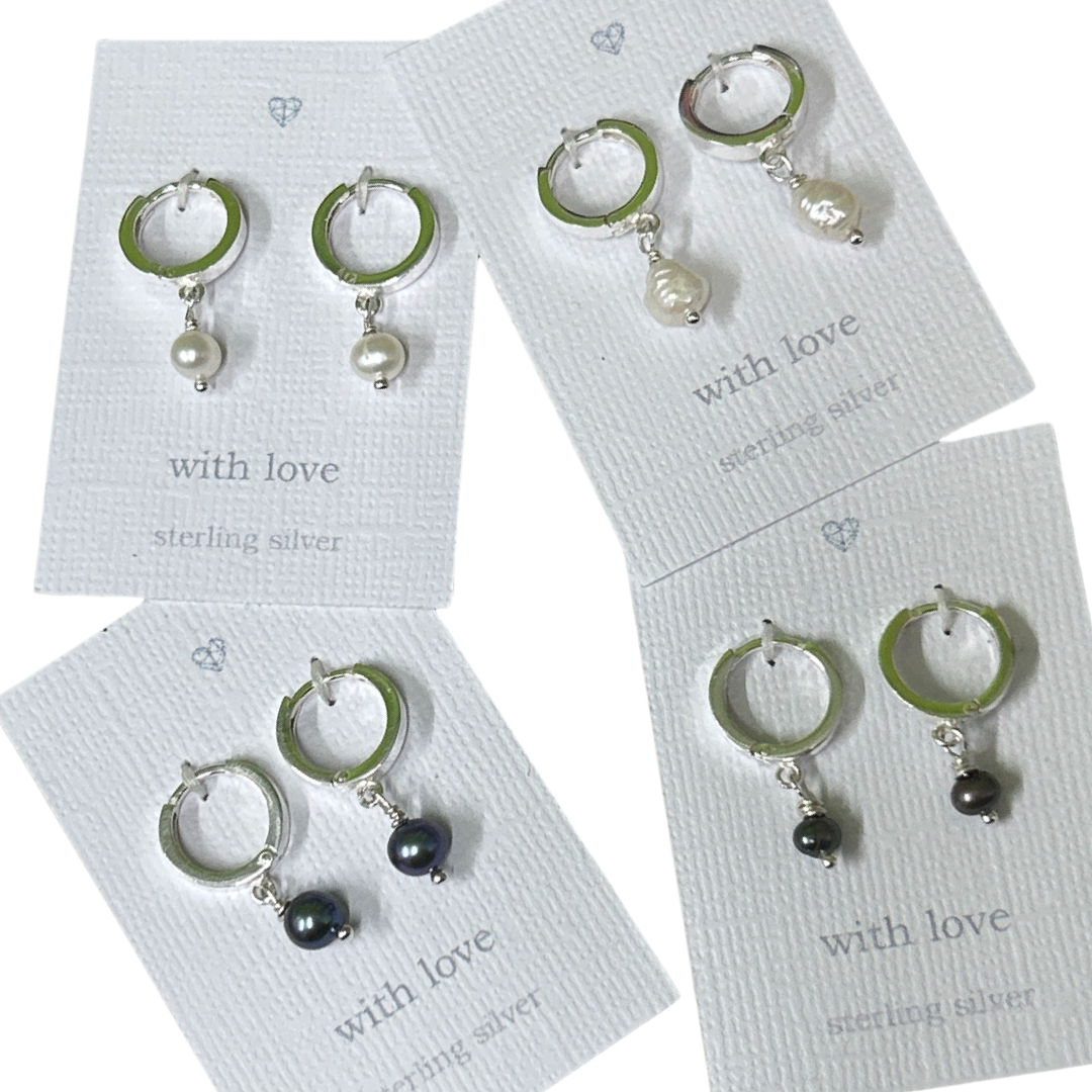 Huggie Hoop earrings with pearl drop