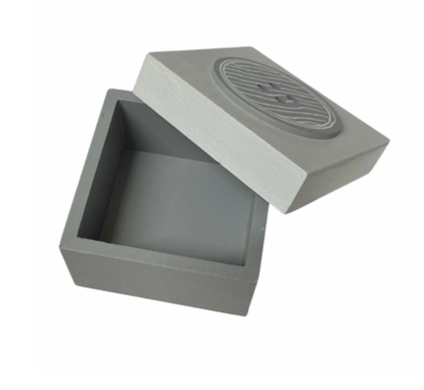 Wooden Button design box with lift off lid.