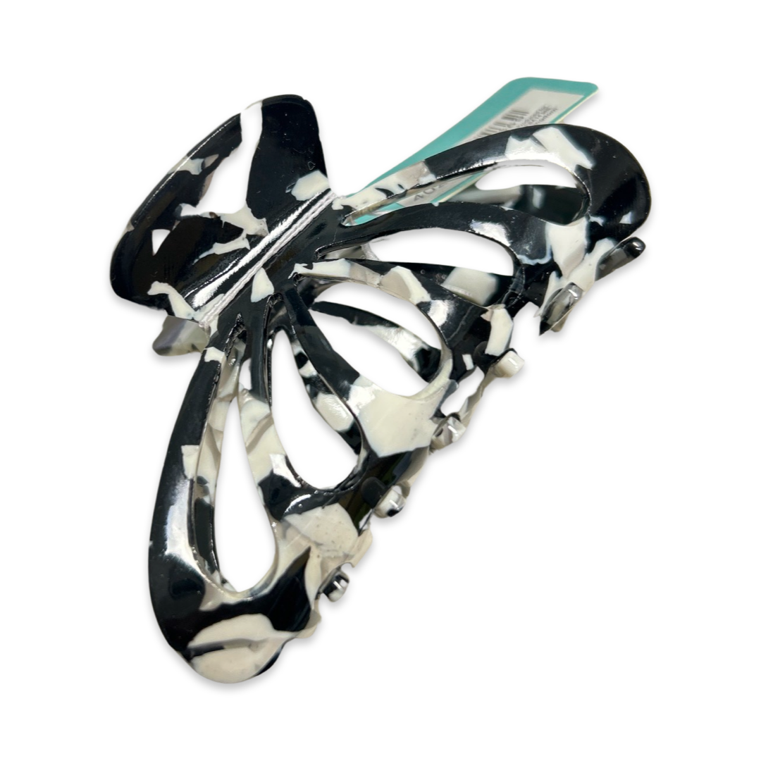 Black and white hair clip by POM