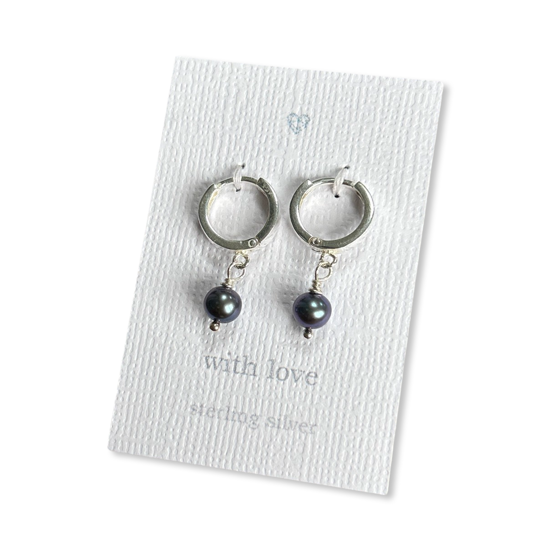 Huggie Hoop earrings with pearl drop