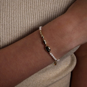 PEARL & HAMMERED BEAD GOLD BRACELET