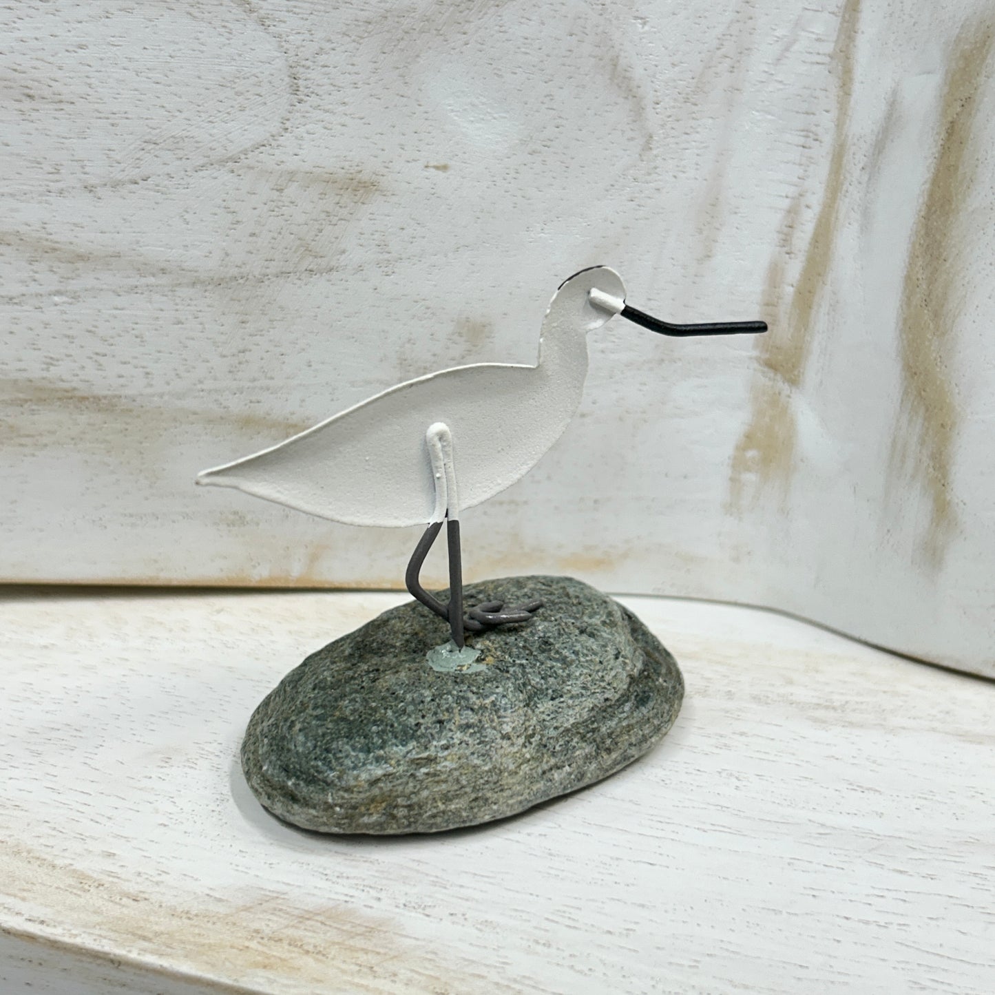 Avocet on pebble ornament 9328