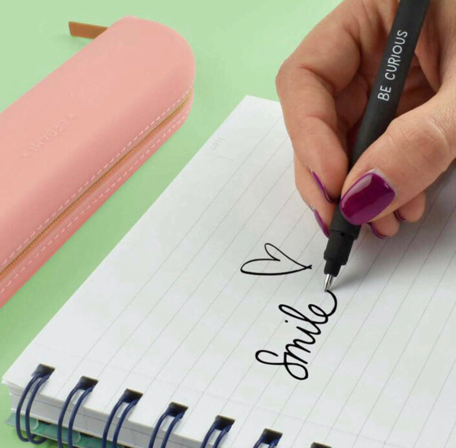 Cat erasable black ink gel pen. Legami