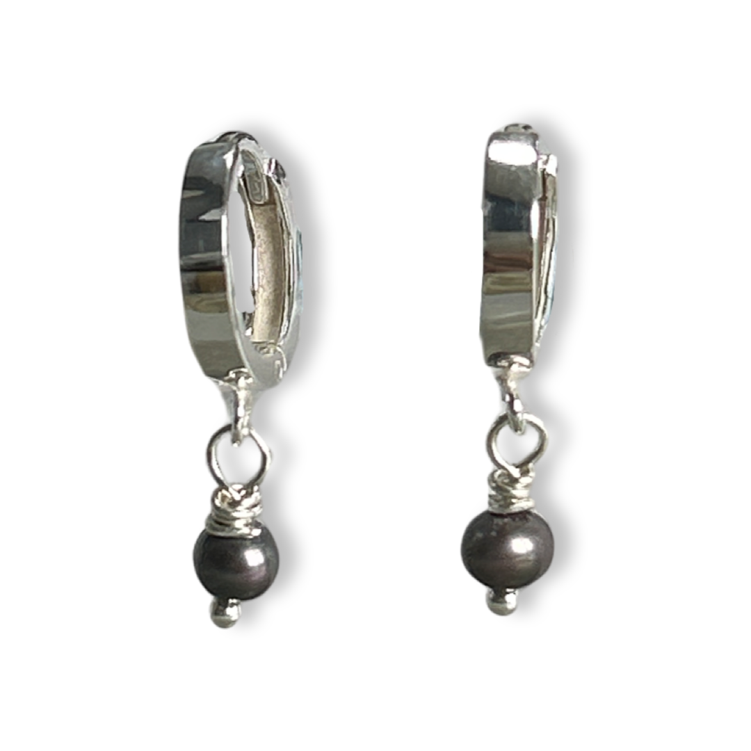 Huggie Hoop earrings with pearl drop