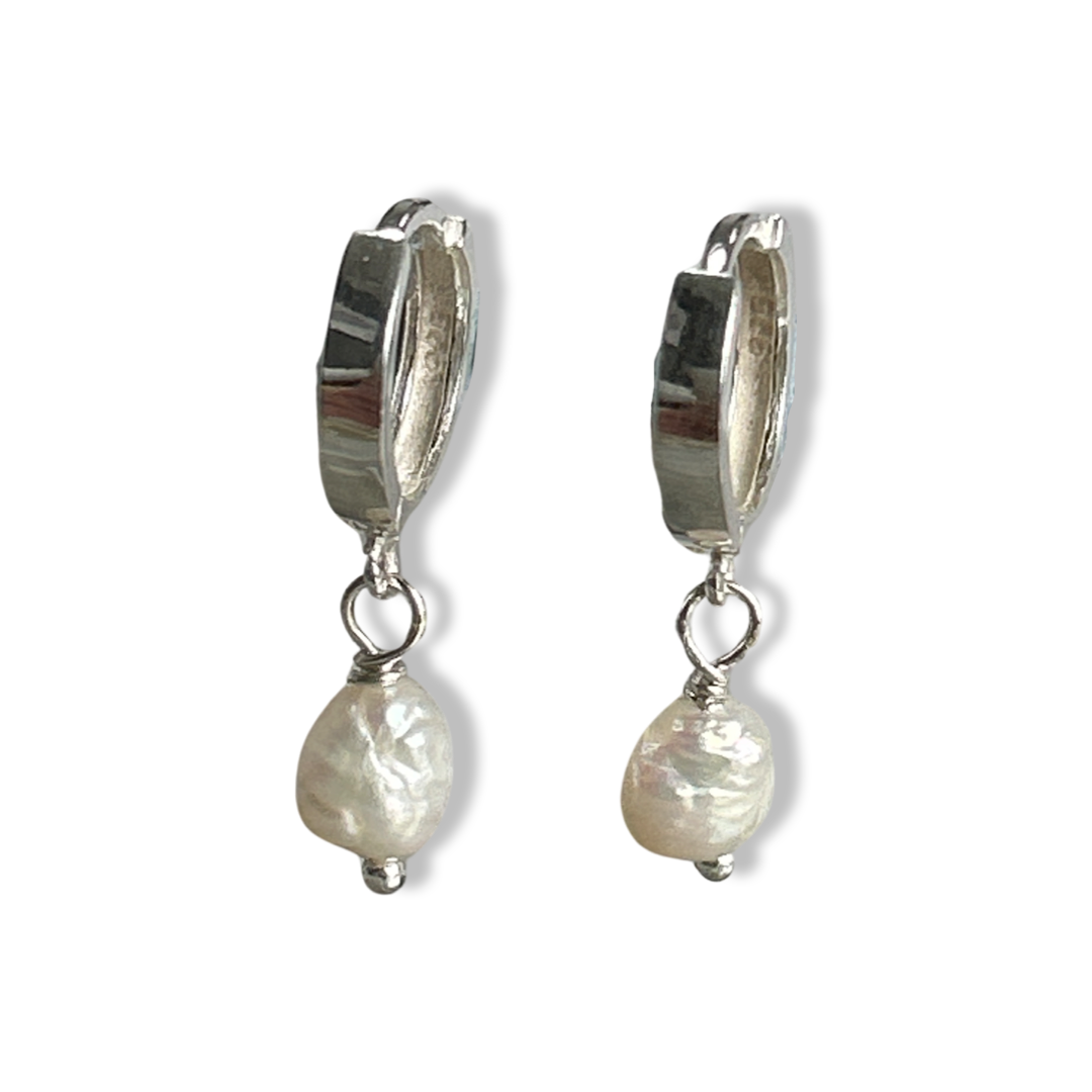 Huggie Hoop earrings with pearl drop