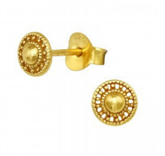 Circle detailed gold stud earrings