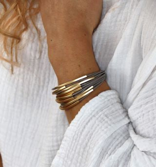 Taupe multi strand and golden bars bracelet by POM